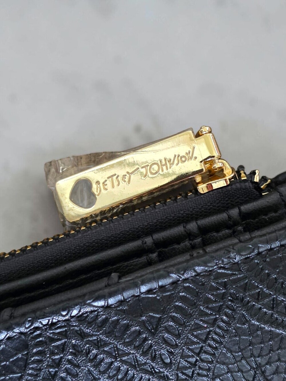Betsey Johnson Black Lace Embossed Bifold Wallet Gold Hardware Zip Pocket NWT - Picture 3 of 13